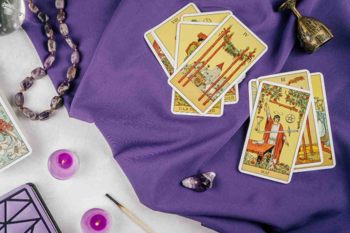 Aylık Öngörü Analizi + Tarot: Aşkın Haritası