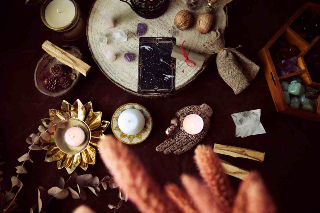 Aylık Öngörü Analizi ve Tarot: Sevgi Haritası