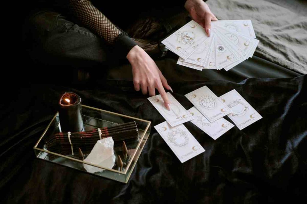 Bu Ayın Aşk Tablosu: Tarot ve İlişki Analizi