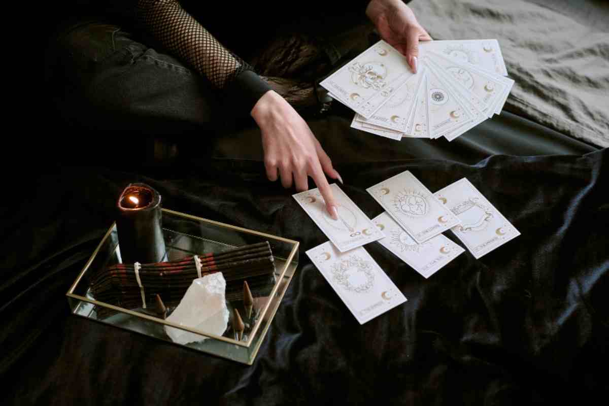 Bu Ayın Aşk Tablosu: Tarot ve İlişki Analizi