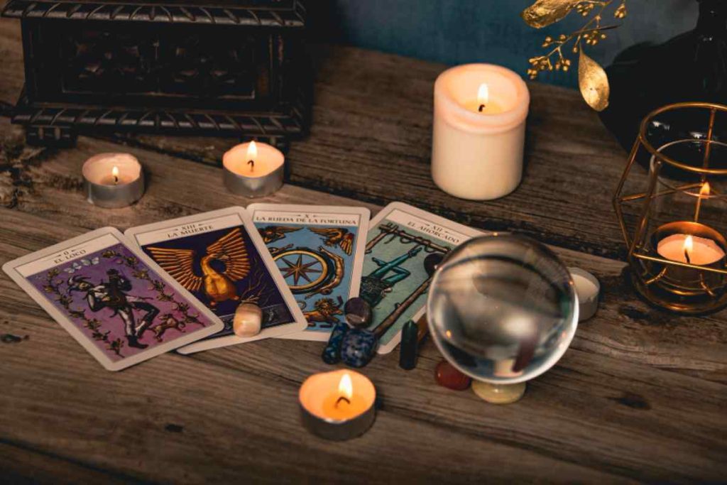 Tarot Açılımları: Soruna Uygun 5 Yayılım